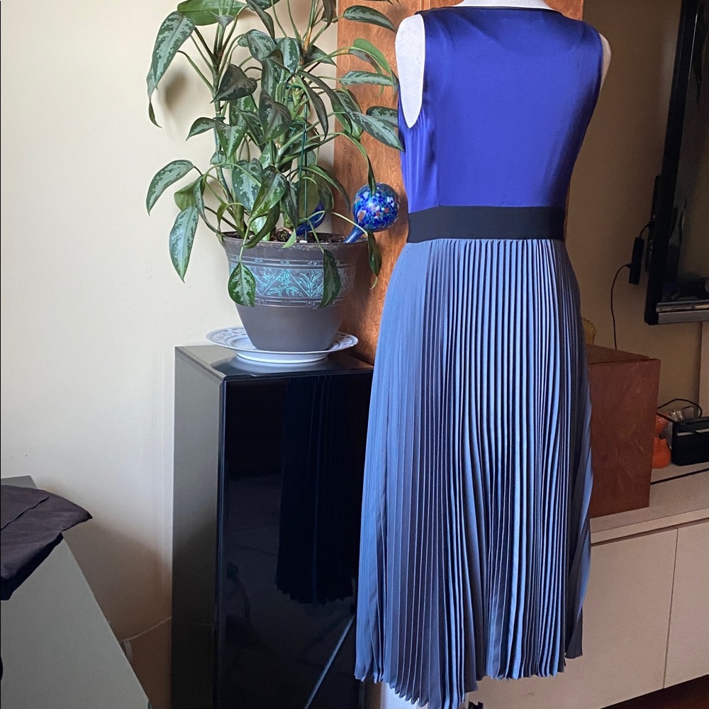 Like new DVF dressy wrap Dress - Picture 2 of 8